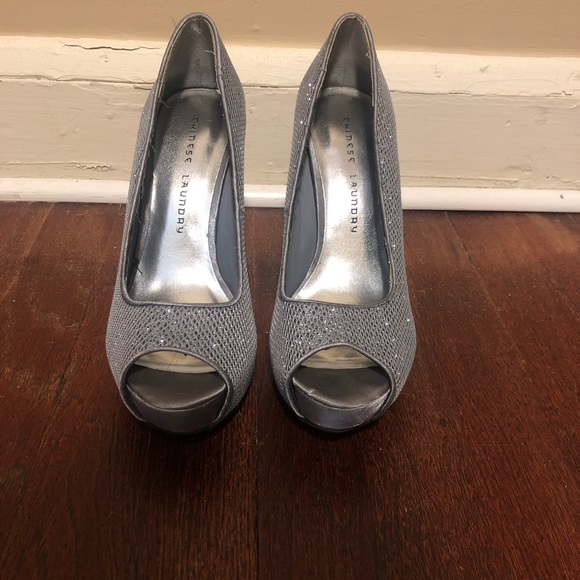 Silver Heels - Picture 2 of 3